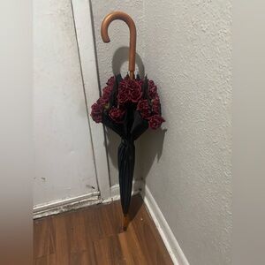Black Umbrella with Burgundy Roses & Wooden Handle - Vintage Romantic Style